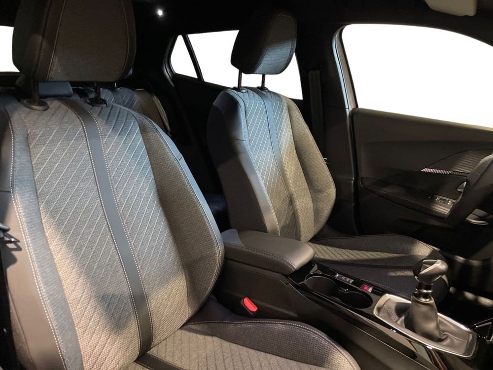 Peugeot 2008 nuova a Salerno (16)