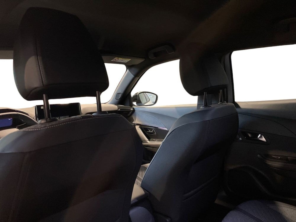 Peugeot 2008 nuova a Salerno (17)