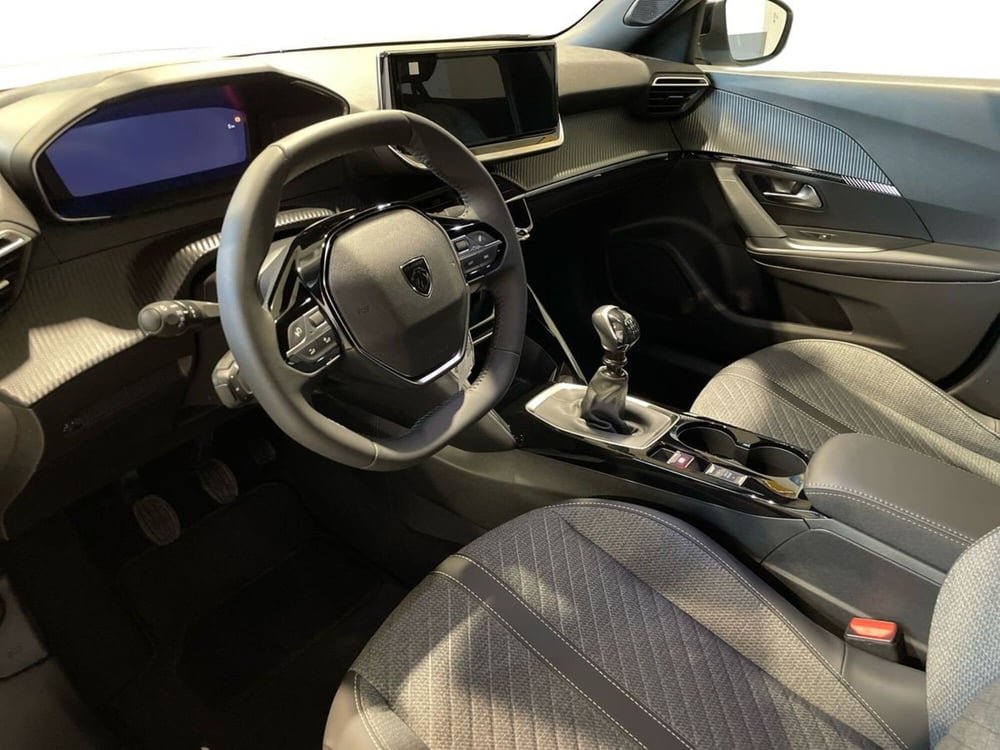 Peugeot 2008 nuova a Salerno (9)