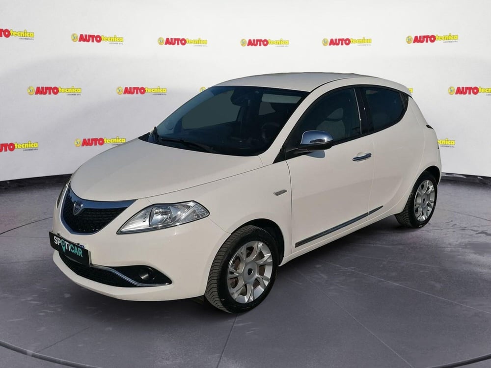 Lancia Ypsilon usata a Pistoia