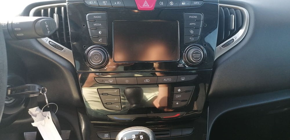 Lancia Ypsilon usata a Pistoia (14)
