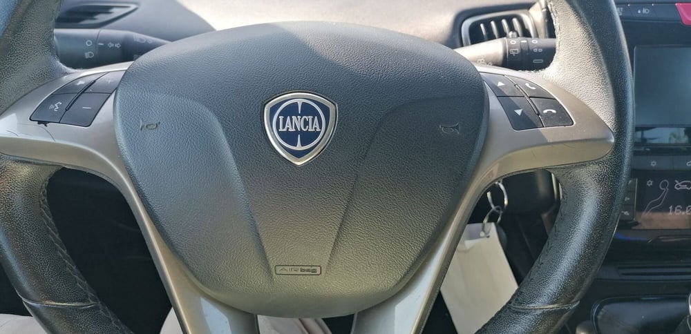 Lancia Ypsilon usata a Pistoia (16)