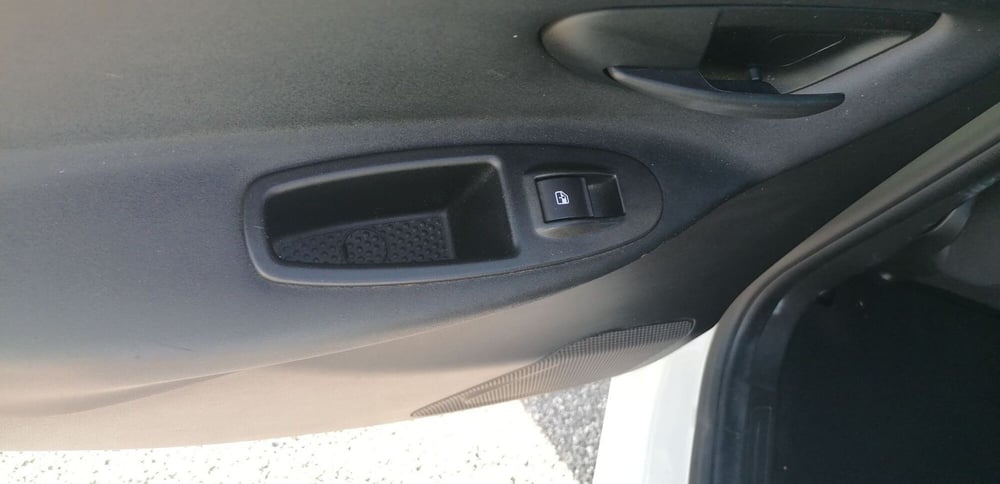 Lancia Ypsilon usata a Pistoia (18)