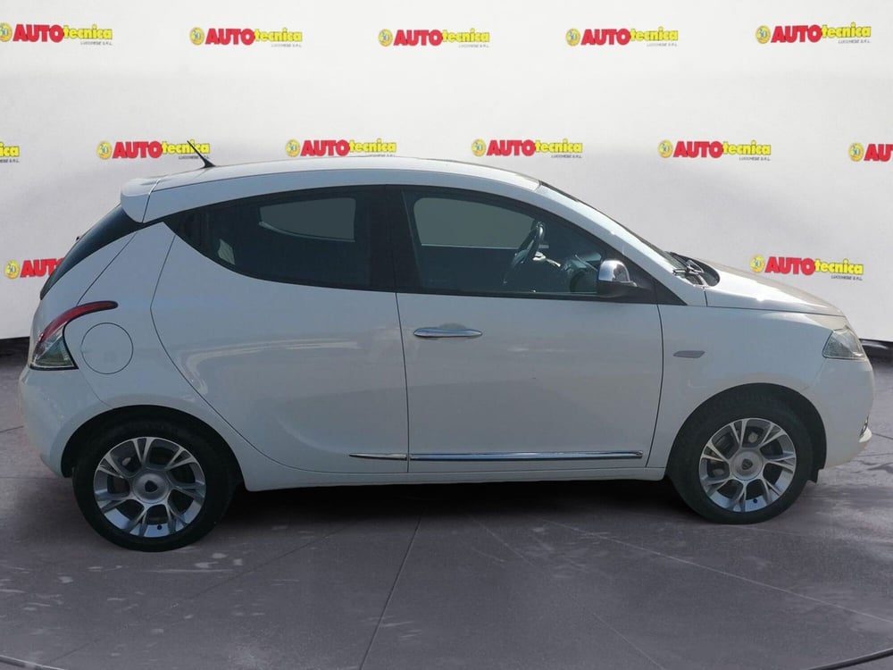 Lancia Ypsilon usata a Pistoia (7)