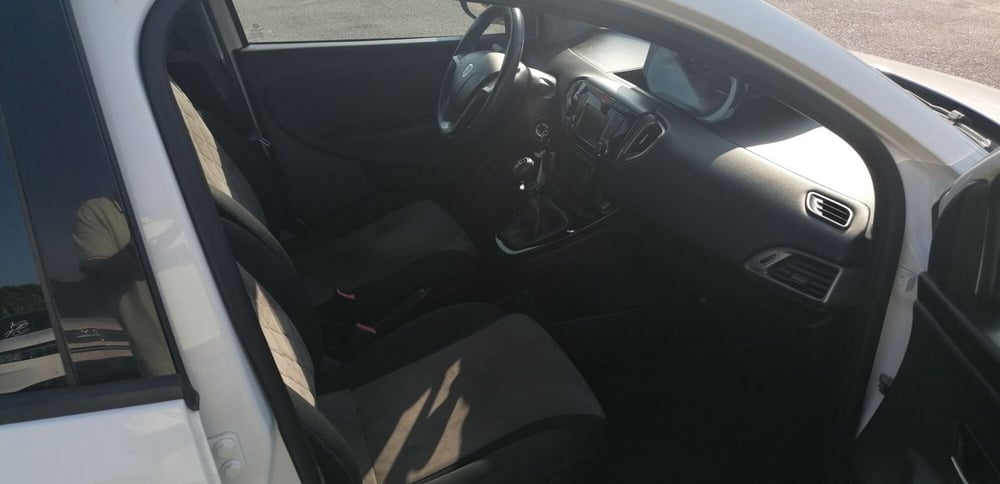 Lancia Ypsilon usata a Pistoia (8)