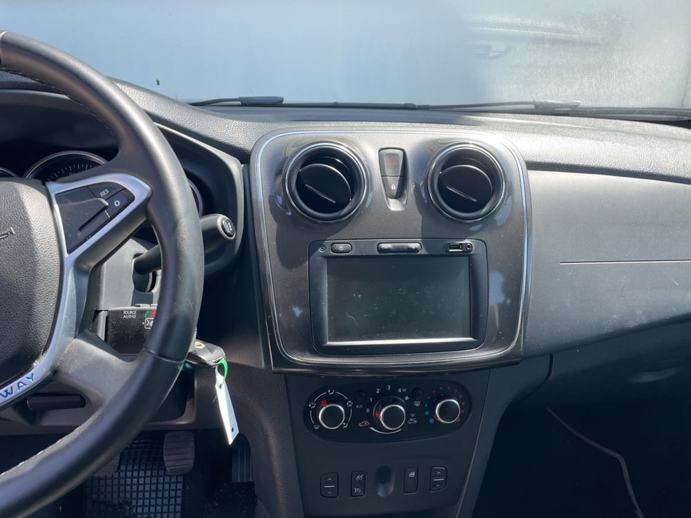 Dacia Sandero usata a Roma (16)