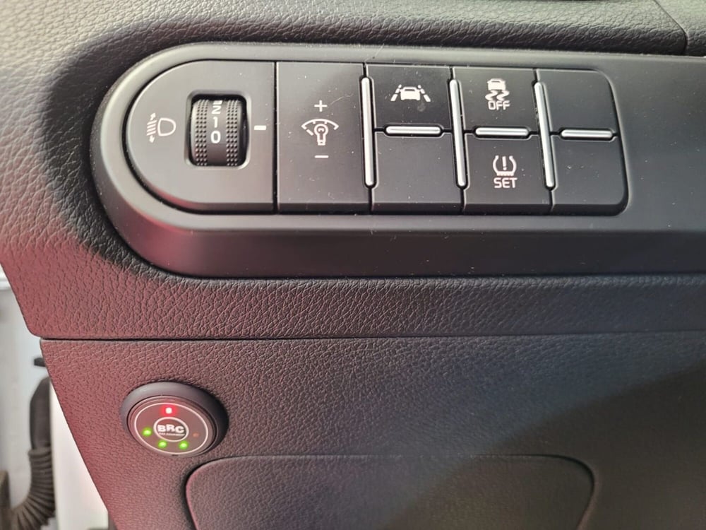 Kia XCeed usata a Rimini (18)