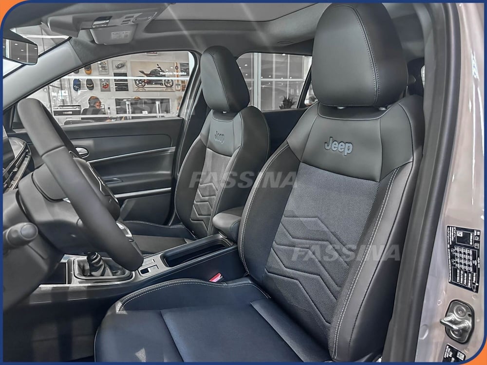 Jeep Avenger nuova a Milano (8)