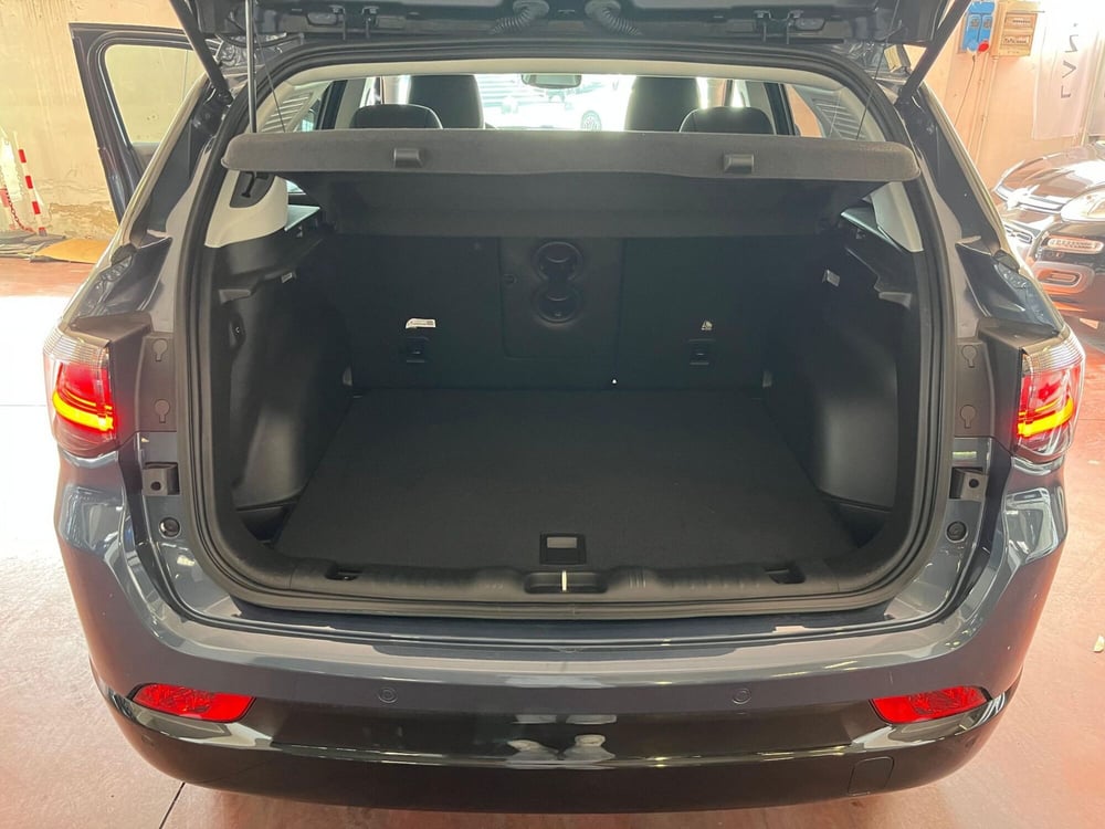 Jeep Compass nuova a Lucca (13)
