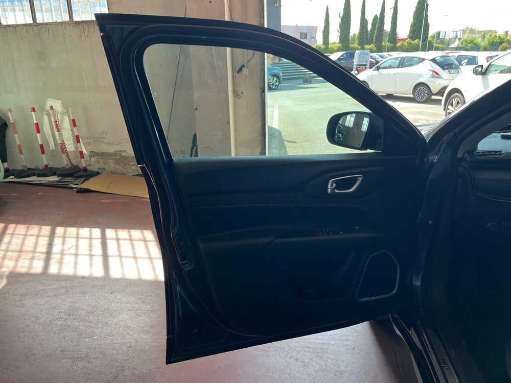 Jeep Compass nuova a Lucca (9)