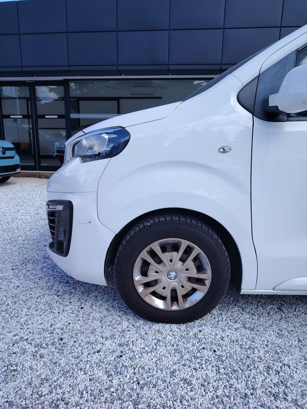 Peugeot Traveller usata a Massa-Carrara (20)