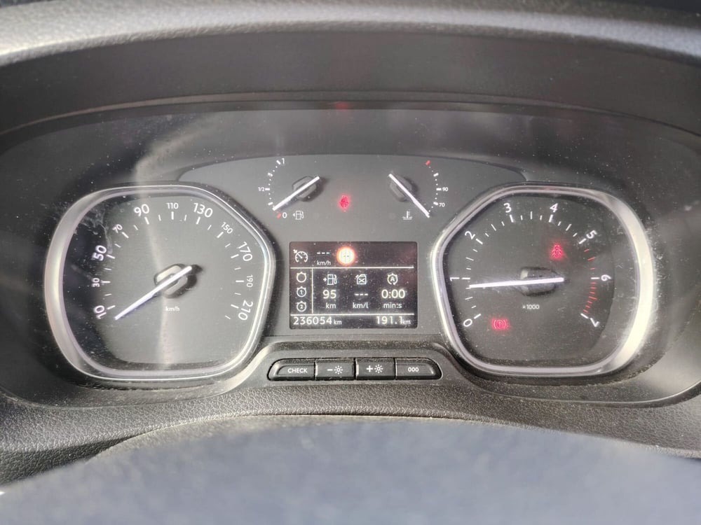 Peugeot Traveller usata a Massa-Carrara (9)