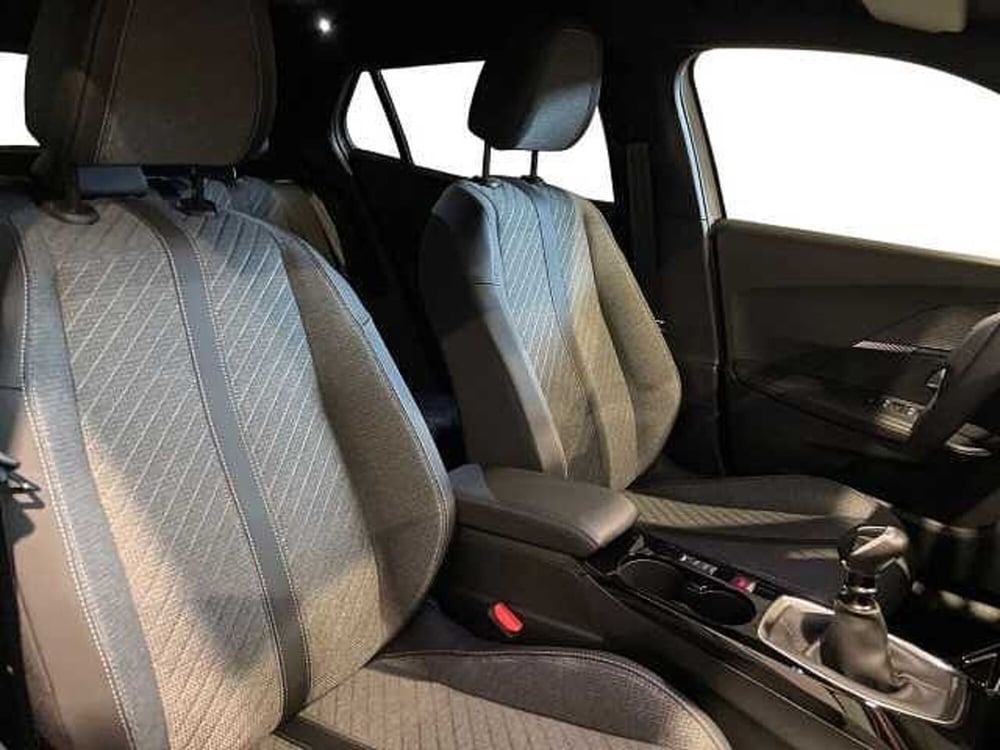 Peugeot 2008 nuova a Salerno (16)