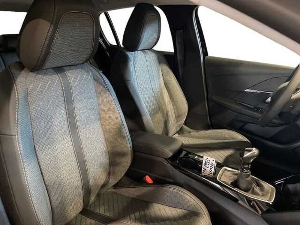 Peugeot 208 nuova a Salerno (16)
