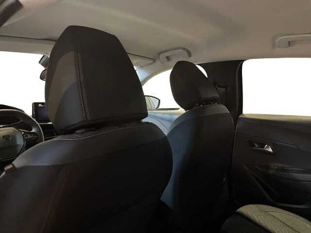Peugeot 208 nuova a Salerno (17)