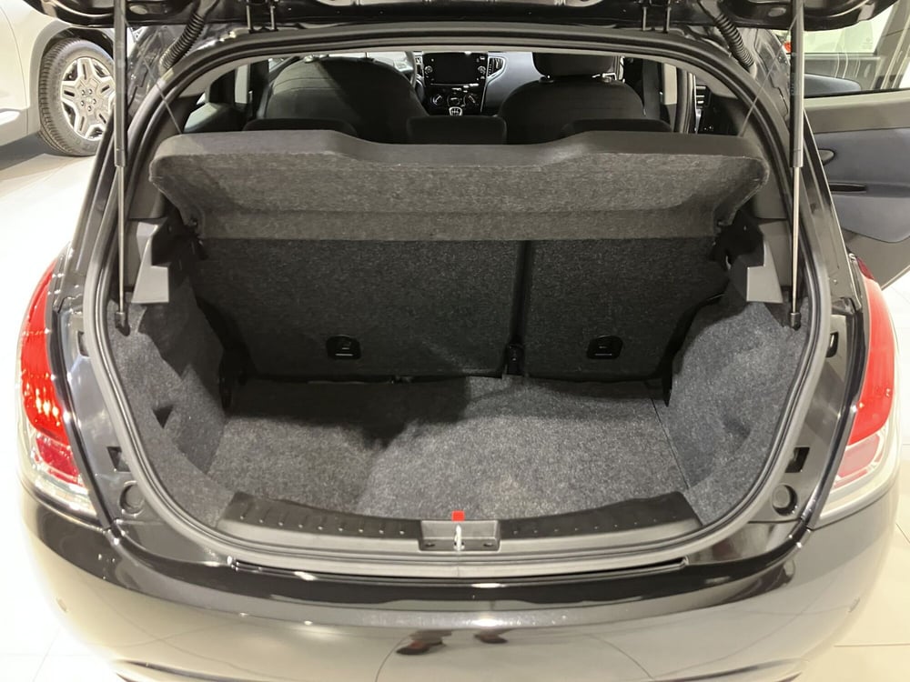 Lancia Ypsilon usata a Parma (14)