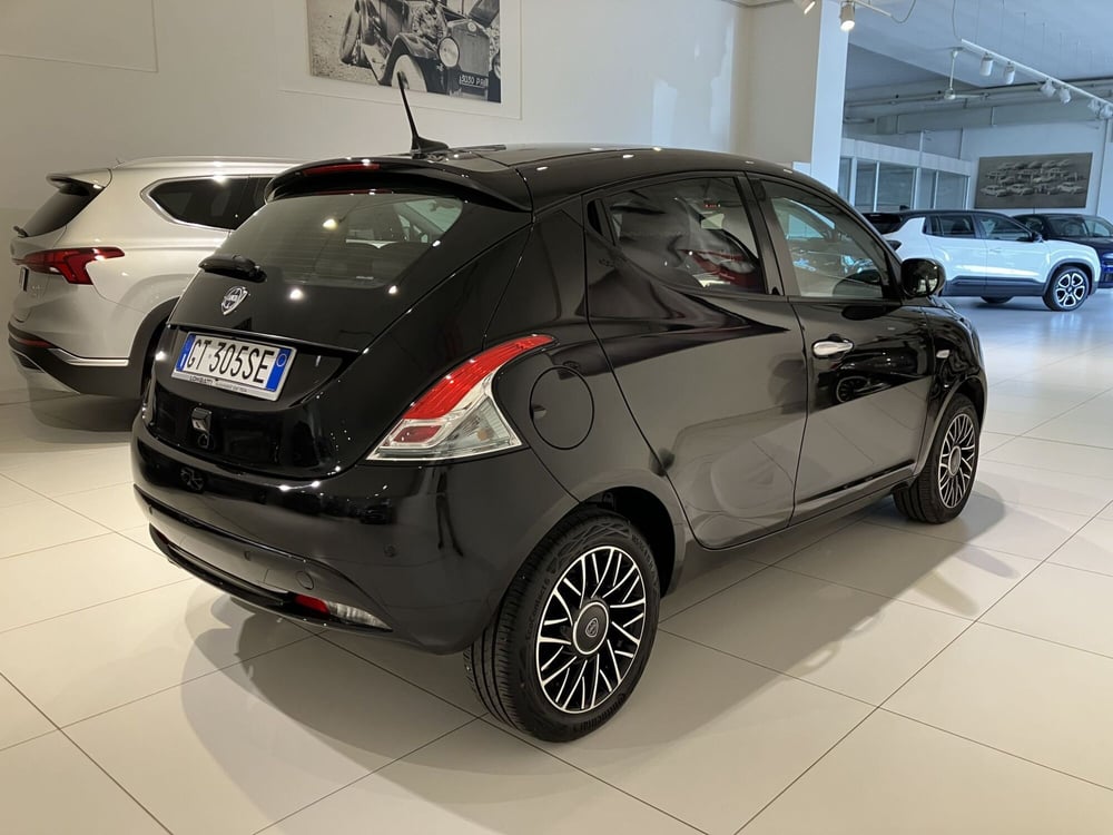Lancia Ypsilon usata a Parma (5)