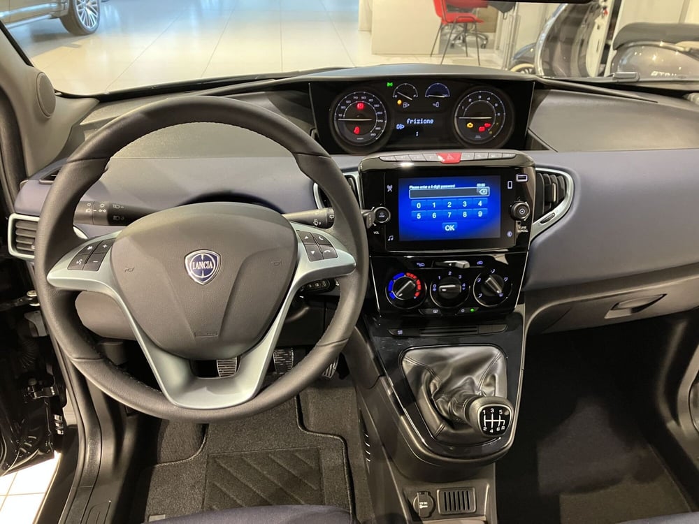 Lancia Ypsilon usata a Parma (7)