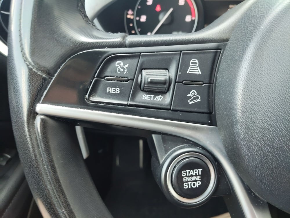 Alfa Romeo Stelvio usata a Modena (13)