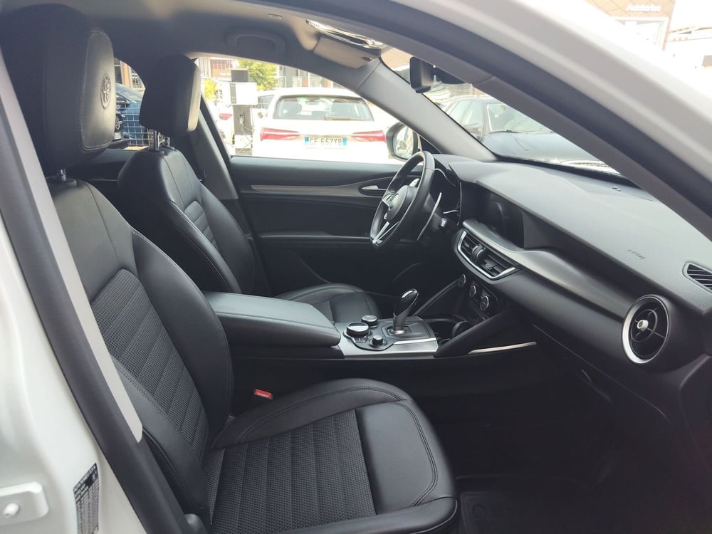 Alfa Romeo Stelvio usata a Modena (18)