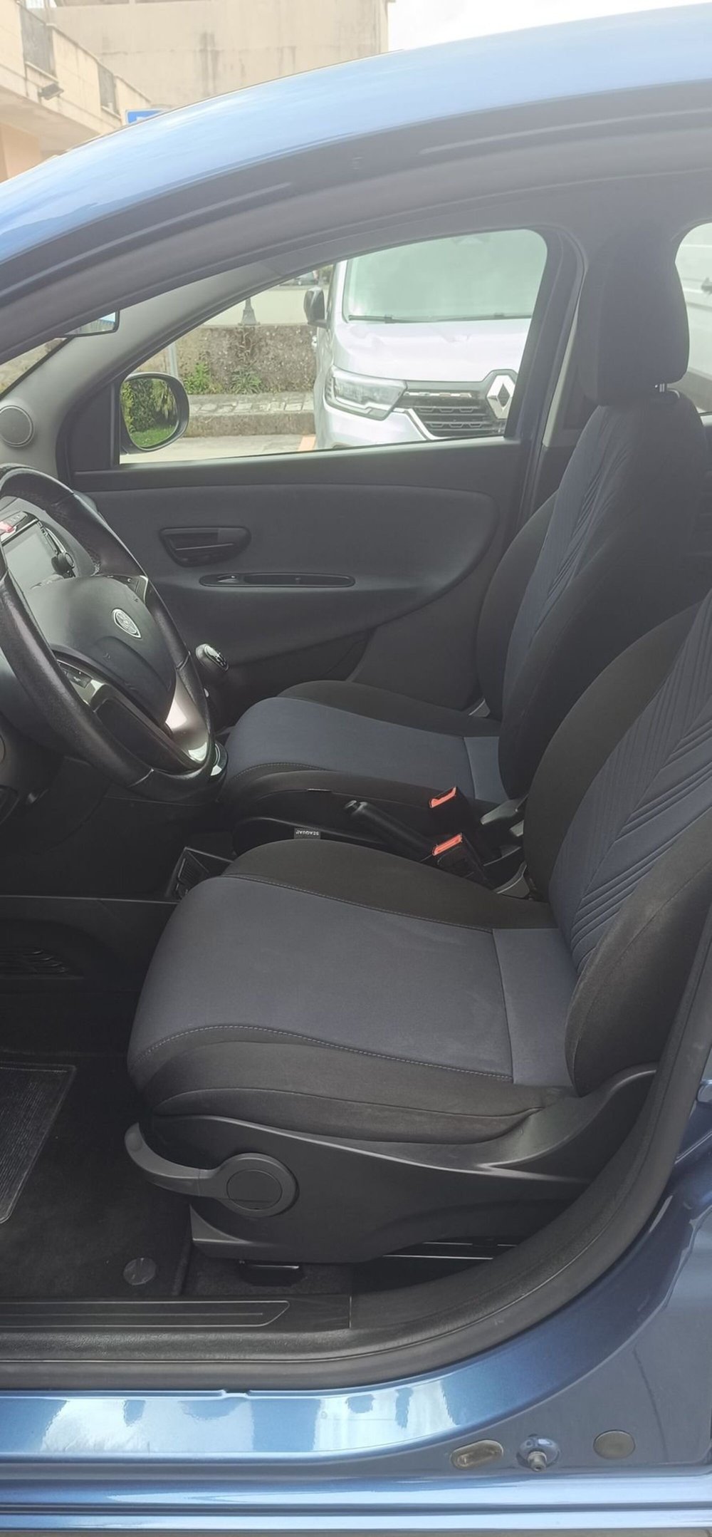 Lancia Ypsilon usata a Frosinone (10)