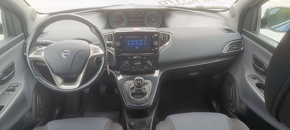 Lancia Ypsilon usata a Frosinone (15)
