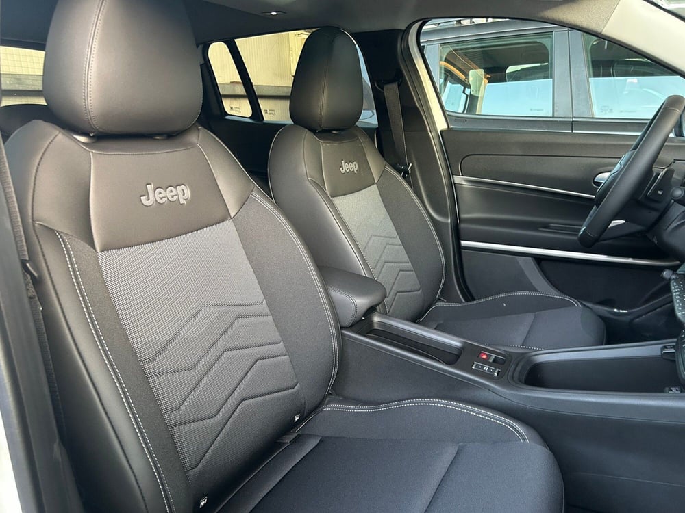 Jeep Avenger nuova a Torino (16)