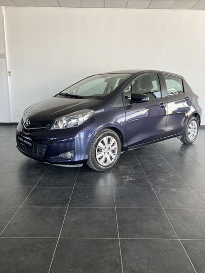 Toyota Yaris 1.D-4D 5 porte Lounge del 2013 usata a San Severo