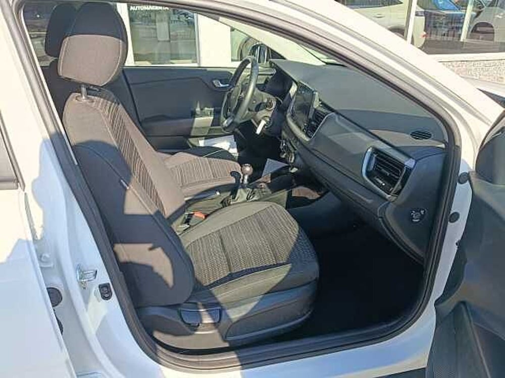 Kia Stonic usata a Milano (11)
