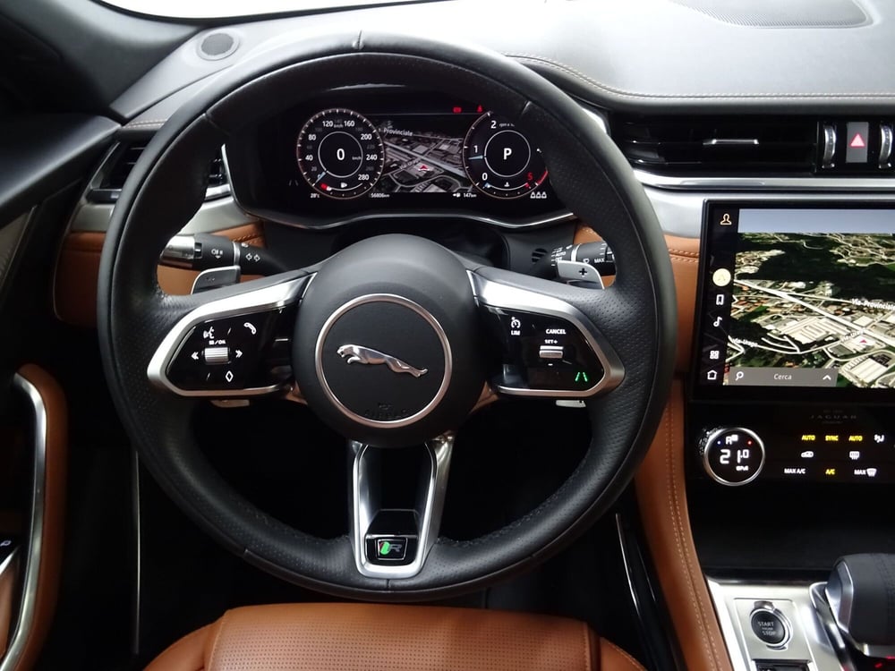 Jaguar F-Pace usata a Como (10)