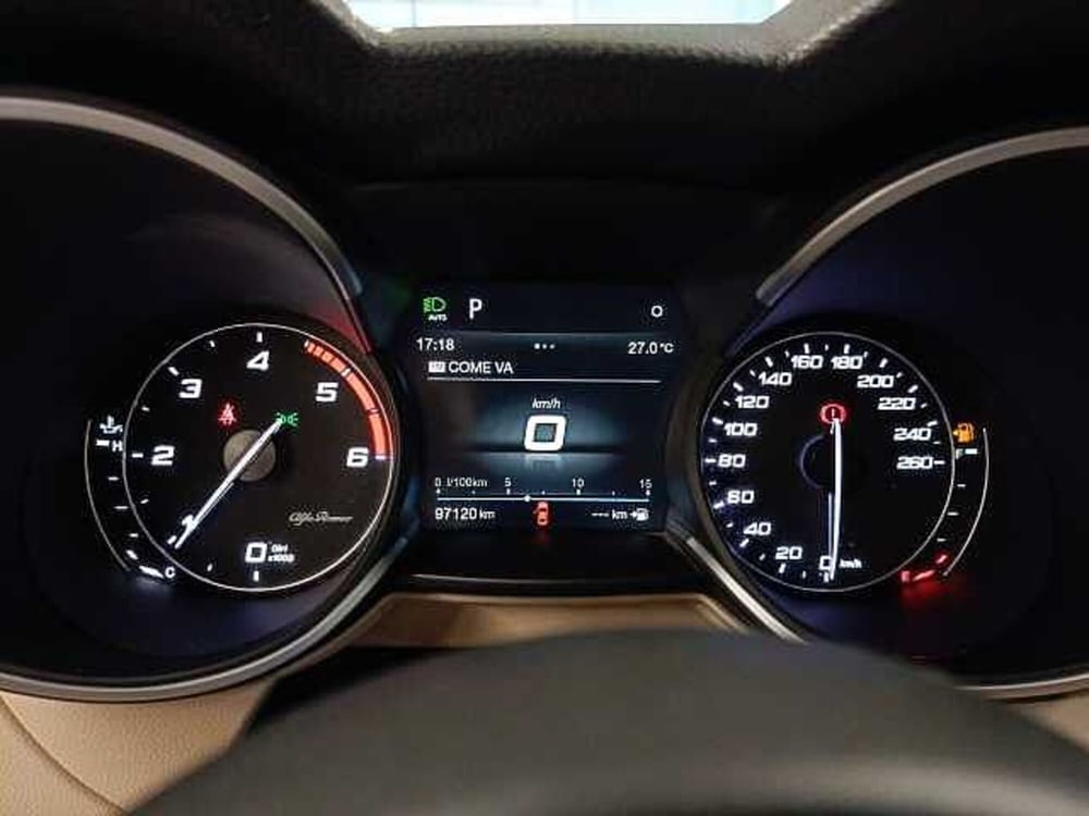 Alfa Romeo Stelvio usata a Teramo (18)