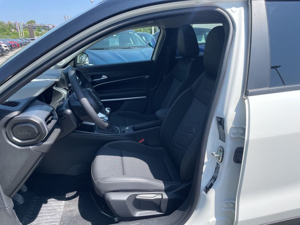 Jeep Avenger nuova a Roma (13)