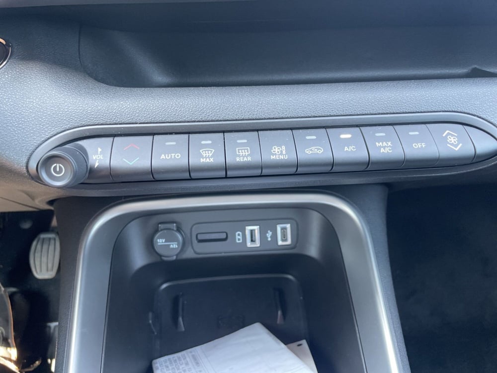 Jeep Avenger nuova a Roma (17)