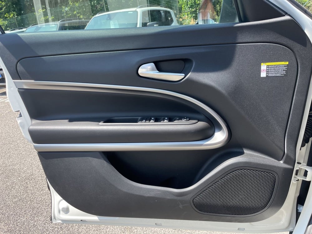 Jeep Avenger nuova a Roma (19)