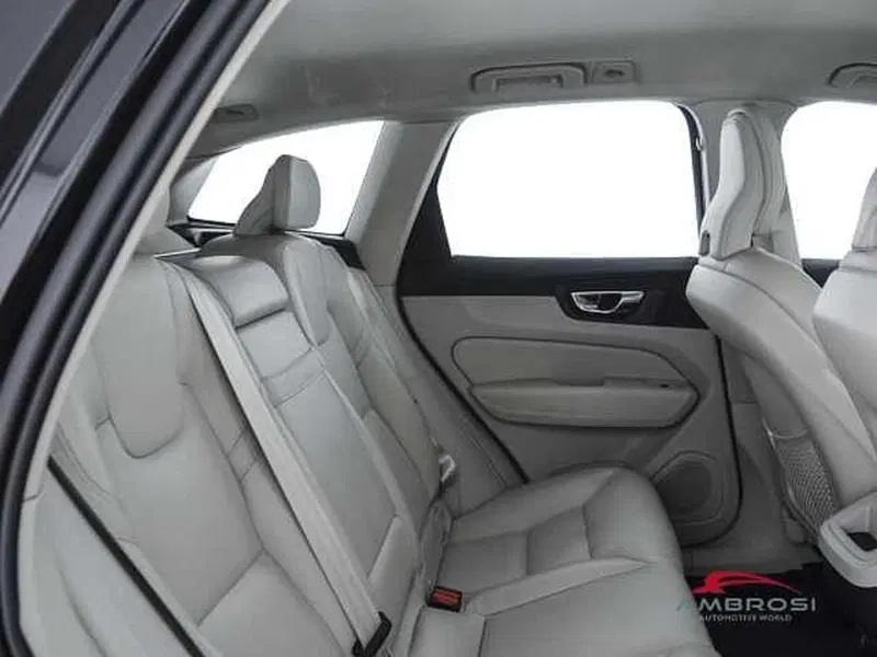 Volvo XC60 usata a Perugia (11)