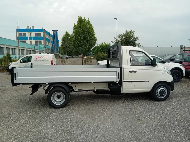 Piaggio Porter nuova a Milano (10)