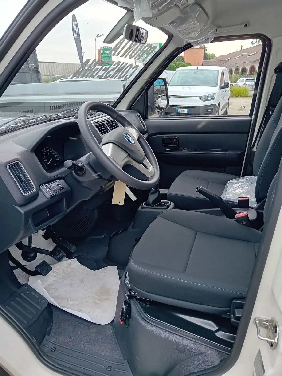 Piaggio Porter nuova a Milano (11)