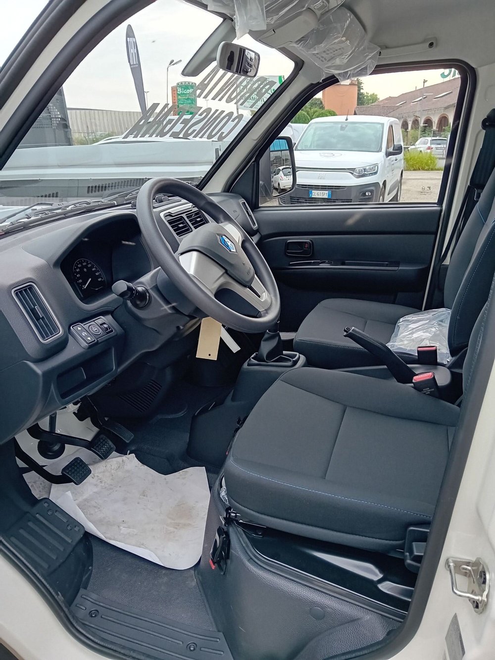 Piaggio Porter nuova a Milano (11)