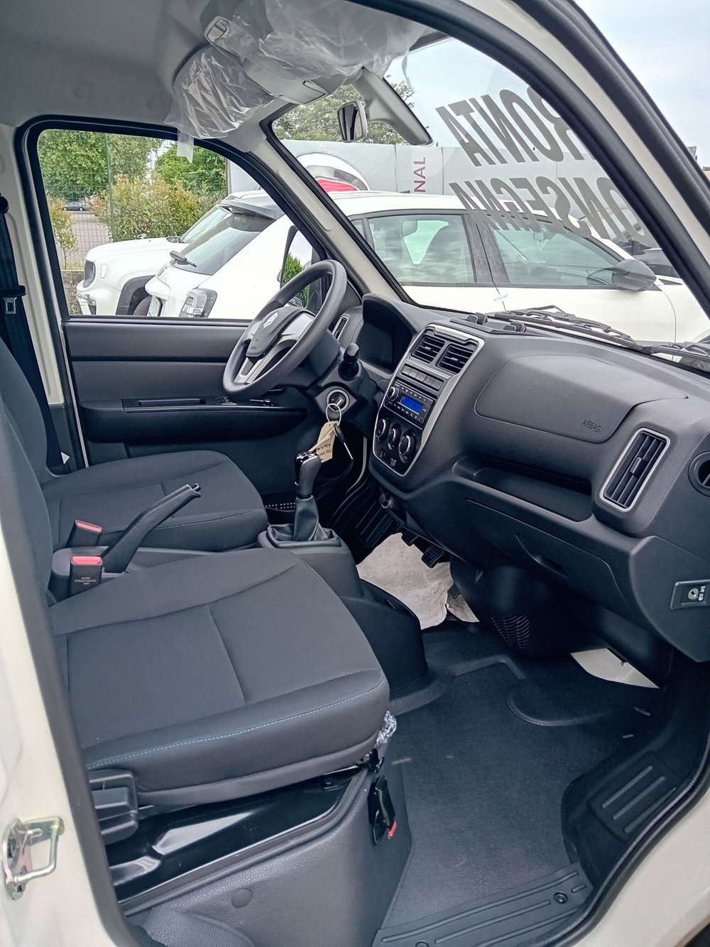 Piaggio Porter nuova a Milano (17)