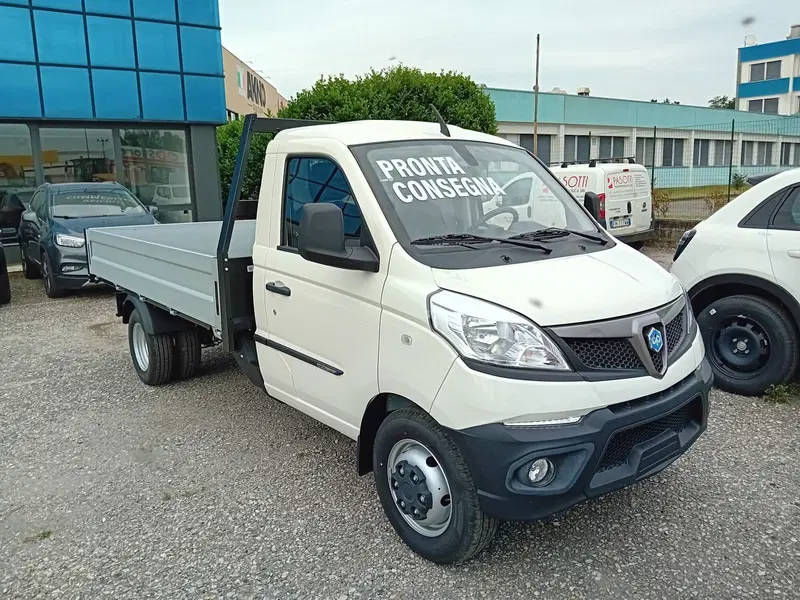Piaggio Porter nuova a Milano (4)
