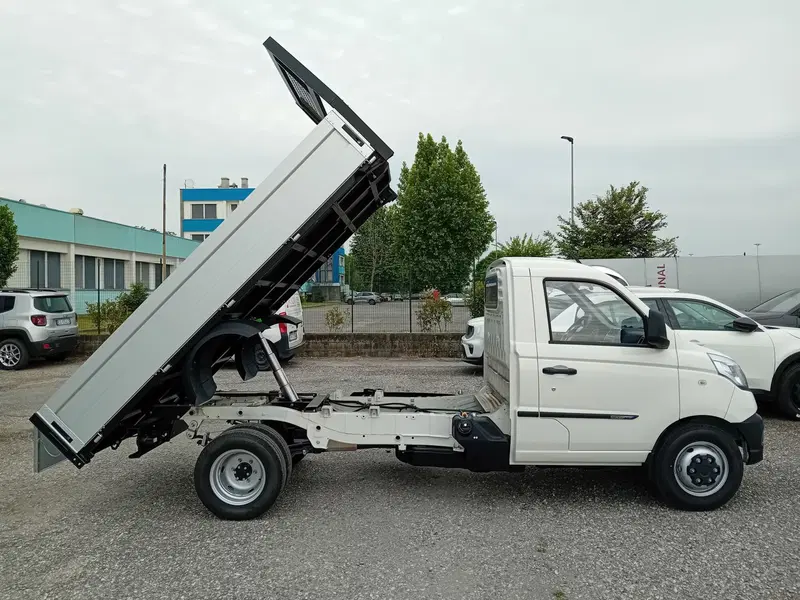 Piaggio Porter nuova a Milano (6)