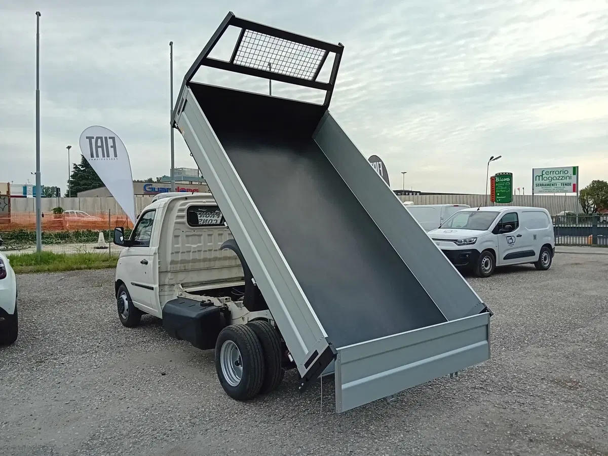 Piaggio Porter nuova a Milano (7)