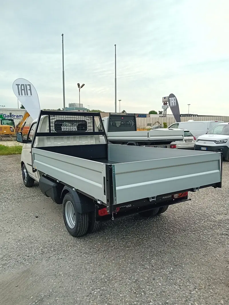 Piaggio Porter nuova a Milano (8)