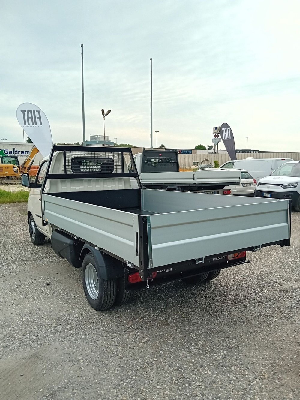 Piaggio Porter nuova a Milano (8)
