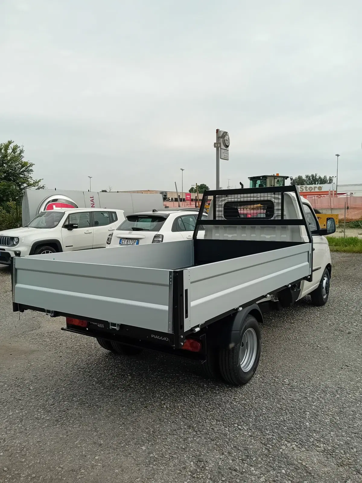 Piaggio Porter nuova a Milano (9)