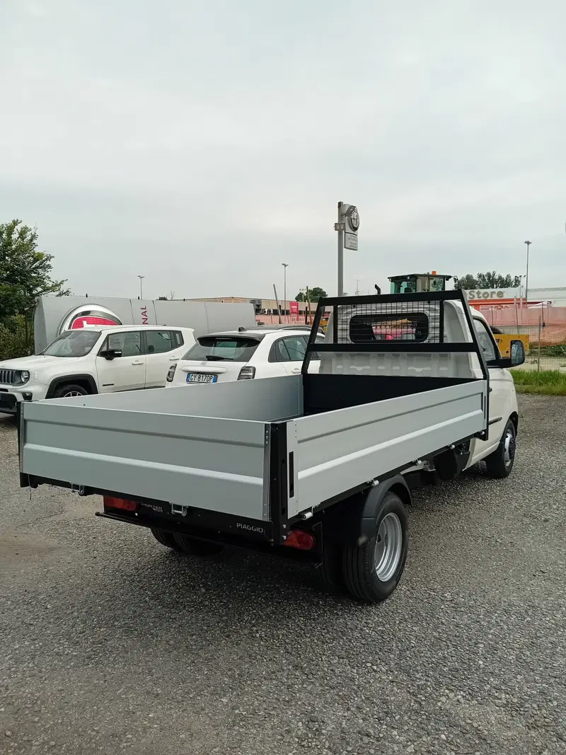 Piaggio Porter nuova a Milano (9)