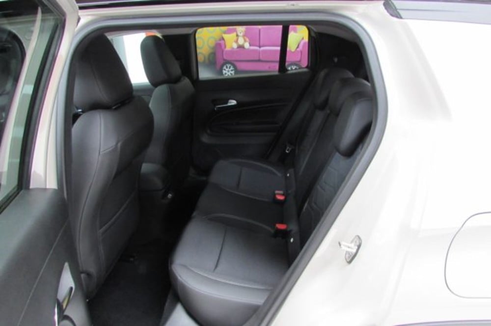 Jeep Avenger nuova a Milano (12)