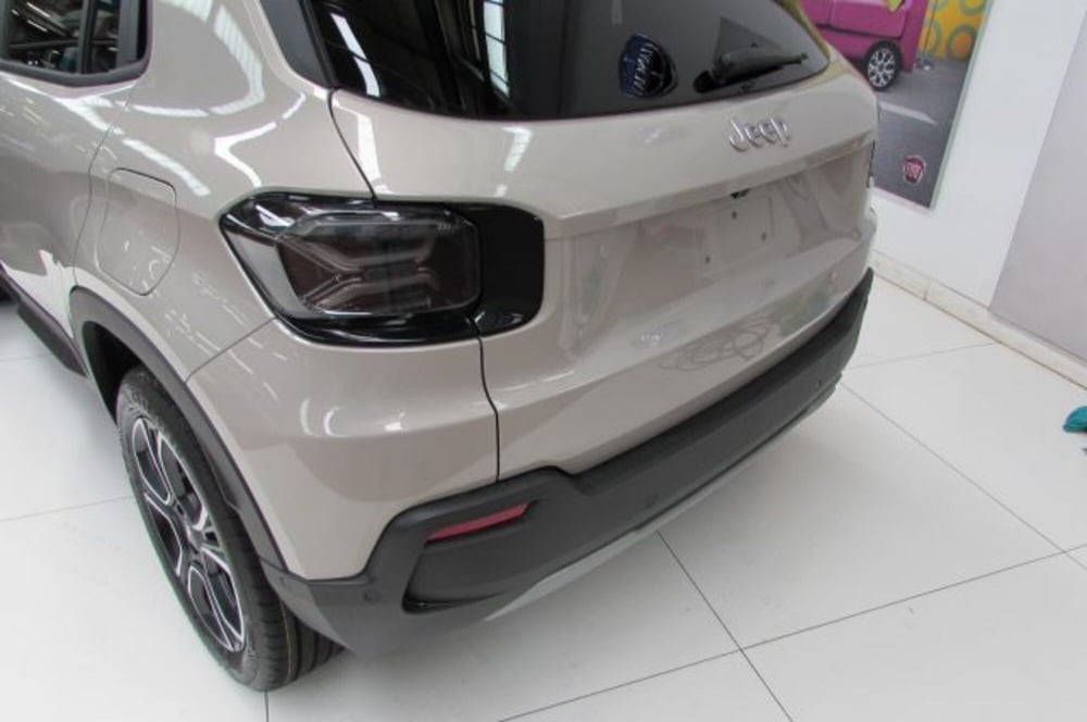 Jeep Avenger nuova a Milano (16)