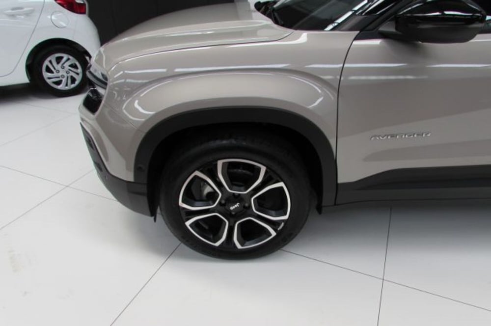 Jeep Avenger nuova a Milano (5)