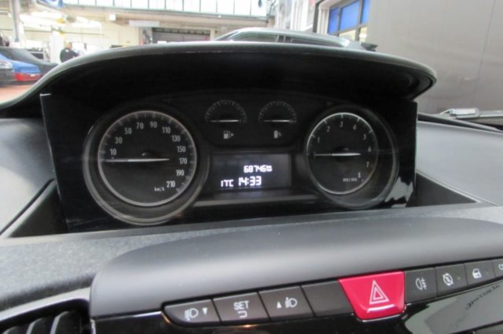 Lancia Ypsilon usata a Milano (10)